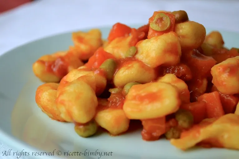Gnocchi di patate con sugo di verdure Bimby