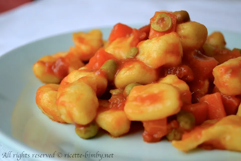 Gnocchi di patate con sugo di verdure Bimby