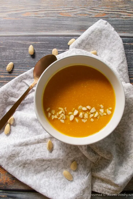 Vellutata di zucca e mandorle bimby