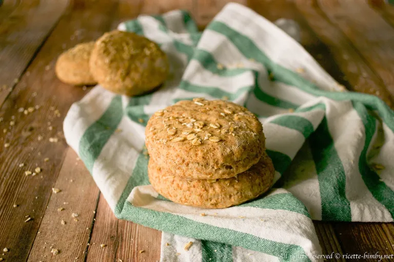 Focaccine integrali con fiocchi di avena Bimby