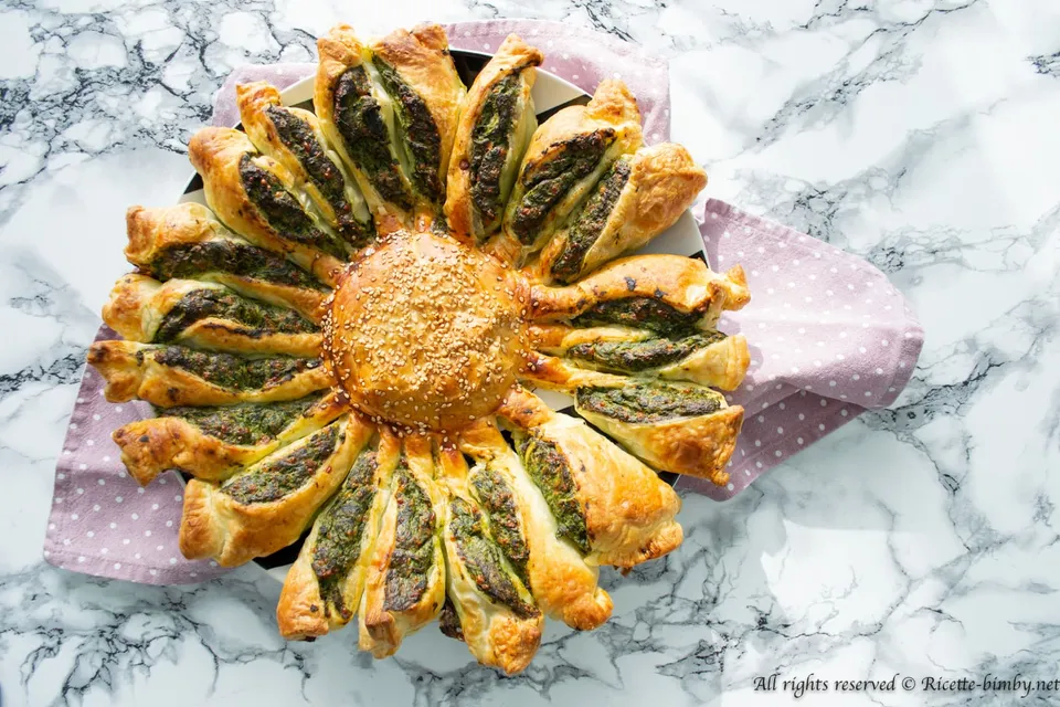 Torta fiore con spinaci e ricotta Bimby