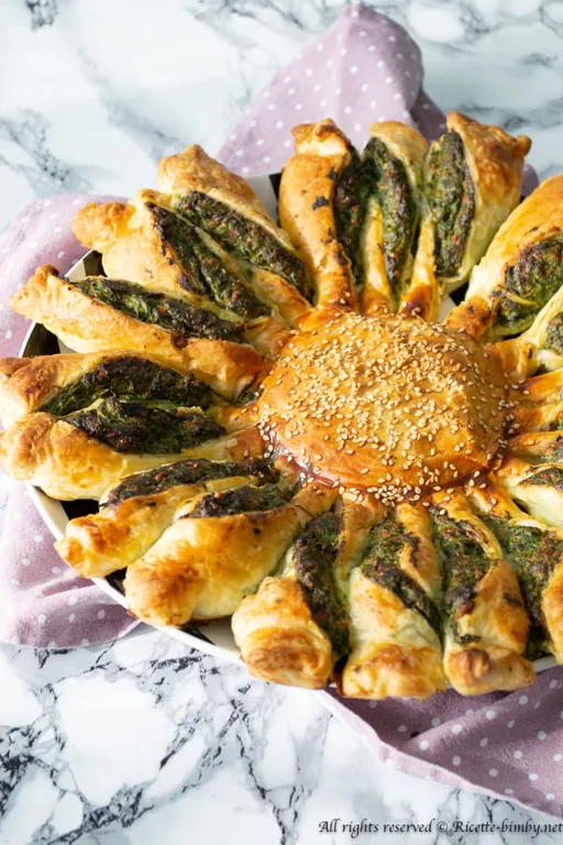 Torta fiore con spinaci e ricotta bimby