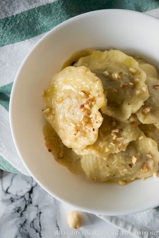 Agnolotti con pesto di nocciole bimby