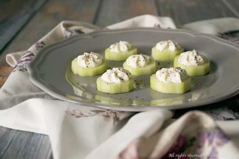 Cetrioli ripieni di ricotta Bimby