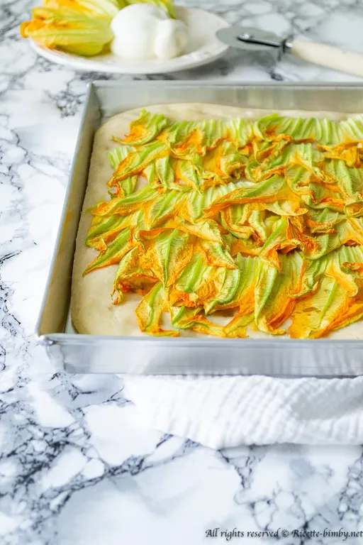 Focaccia con fiori di zucca bimby