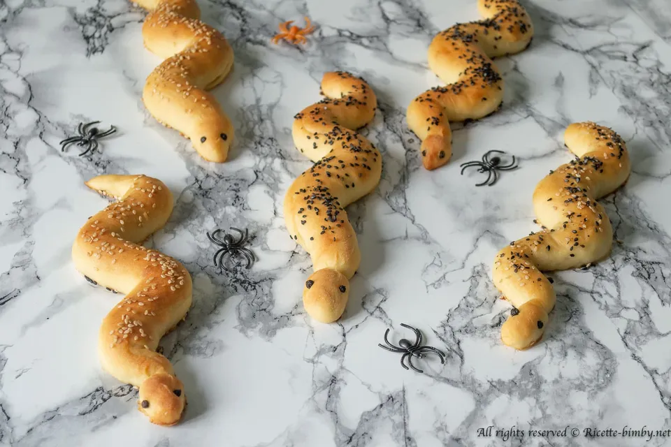 Serpenti di pane di Halloween Bimby
