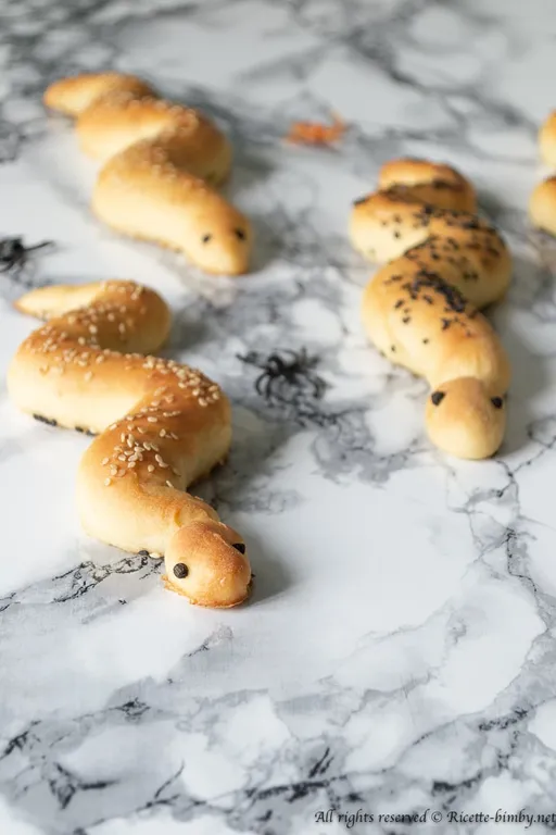 Serpenti di pane di Halloween bimby