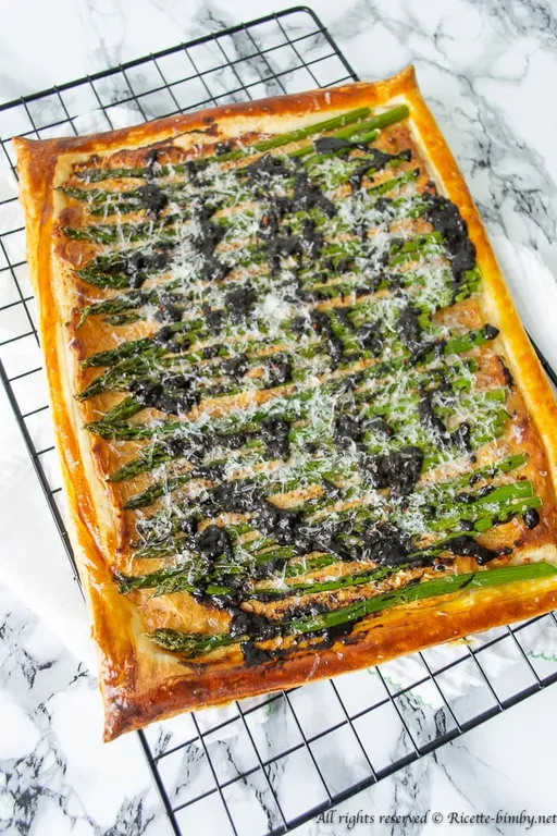 Torta salata asparagi e aglio nero bimby